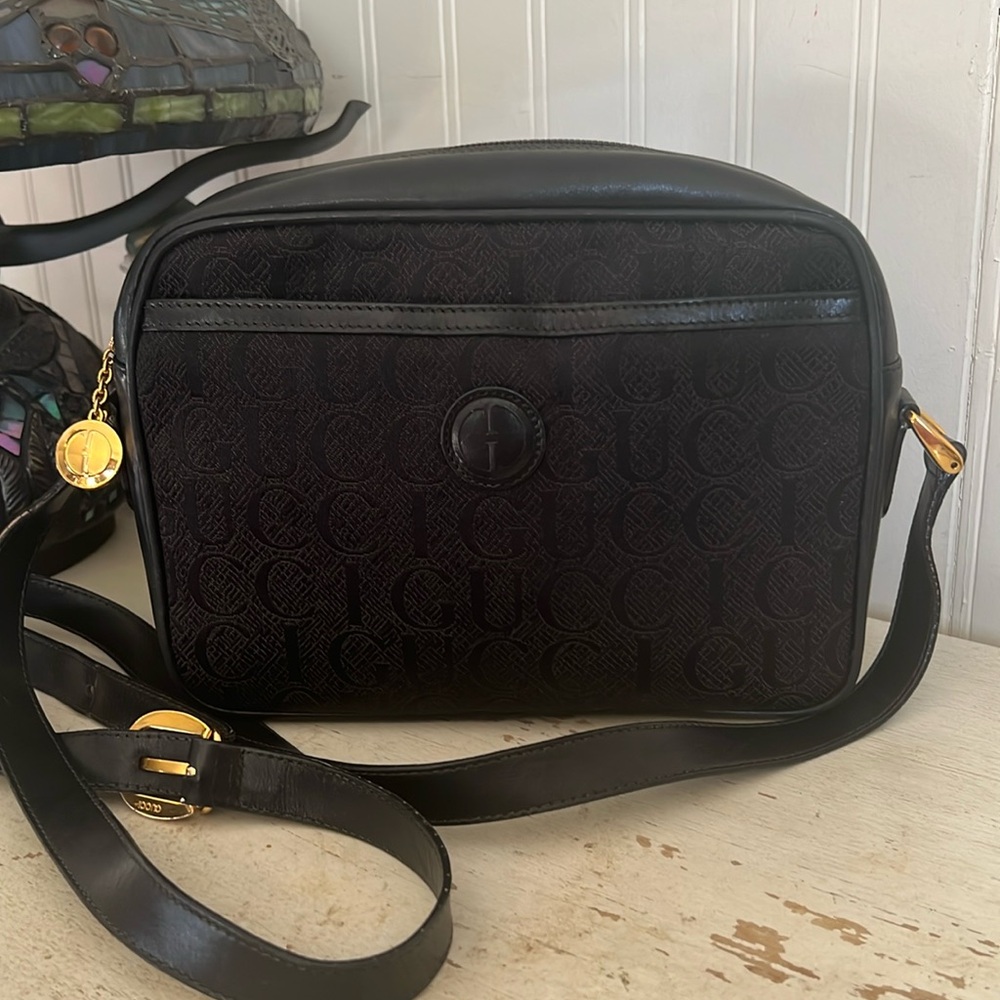 Vintage Gucci crossbody purse or shoulder bag nylon & leather black 007-115-0162